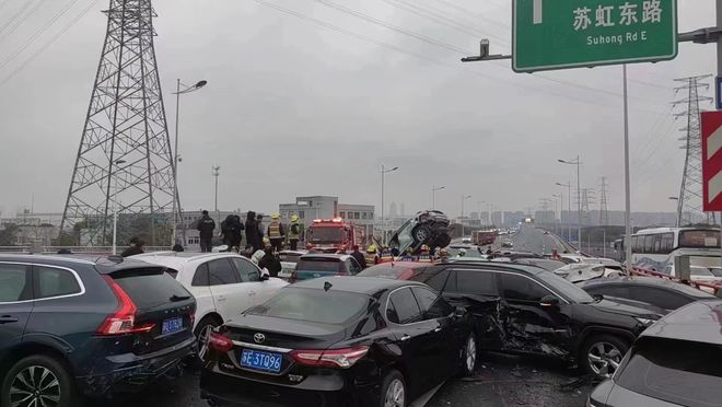 浙江嘉兴车祸两车斗气视频曝光