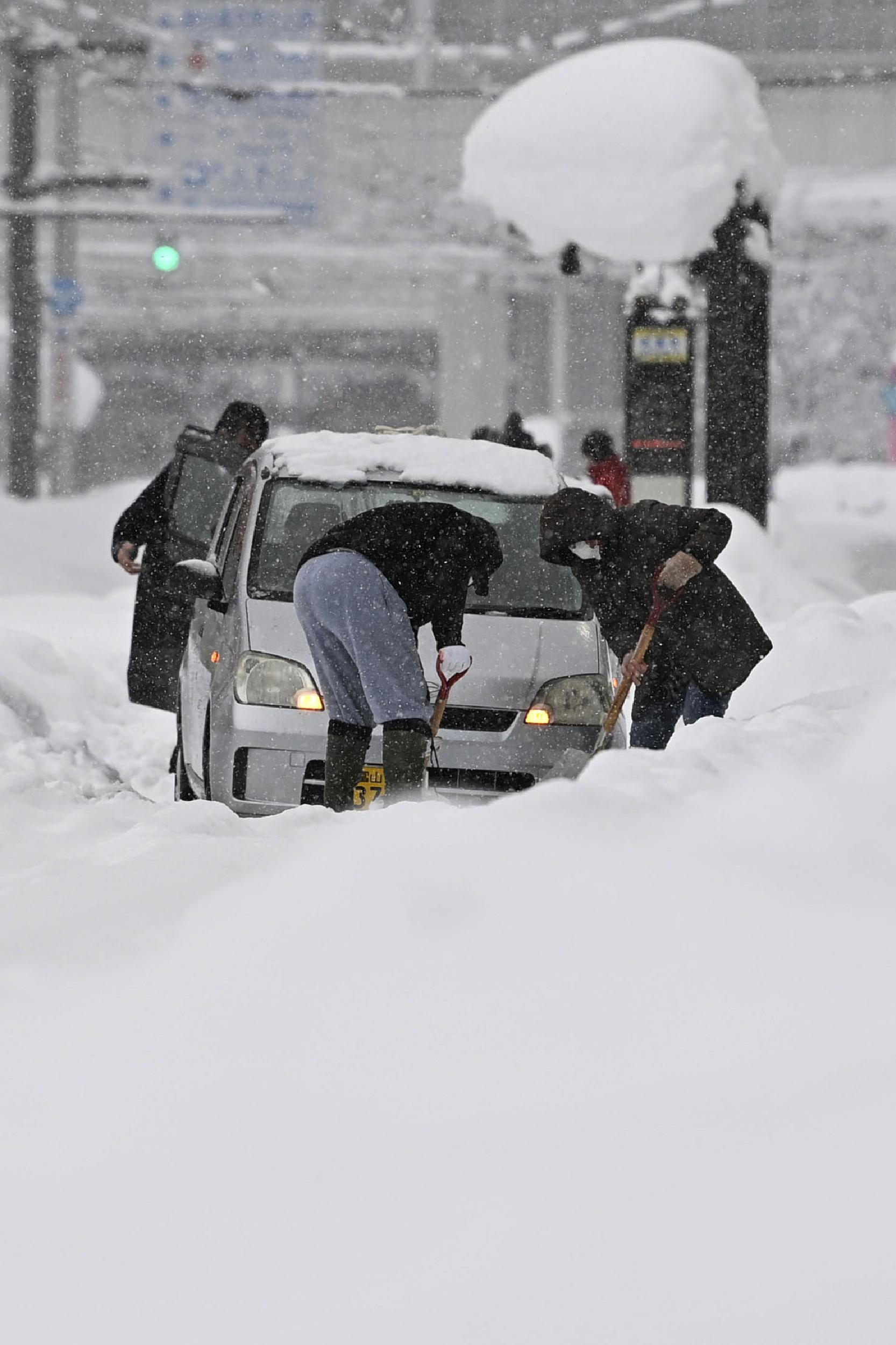 日本“灾害级大雪”来袭