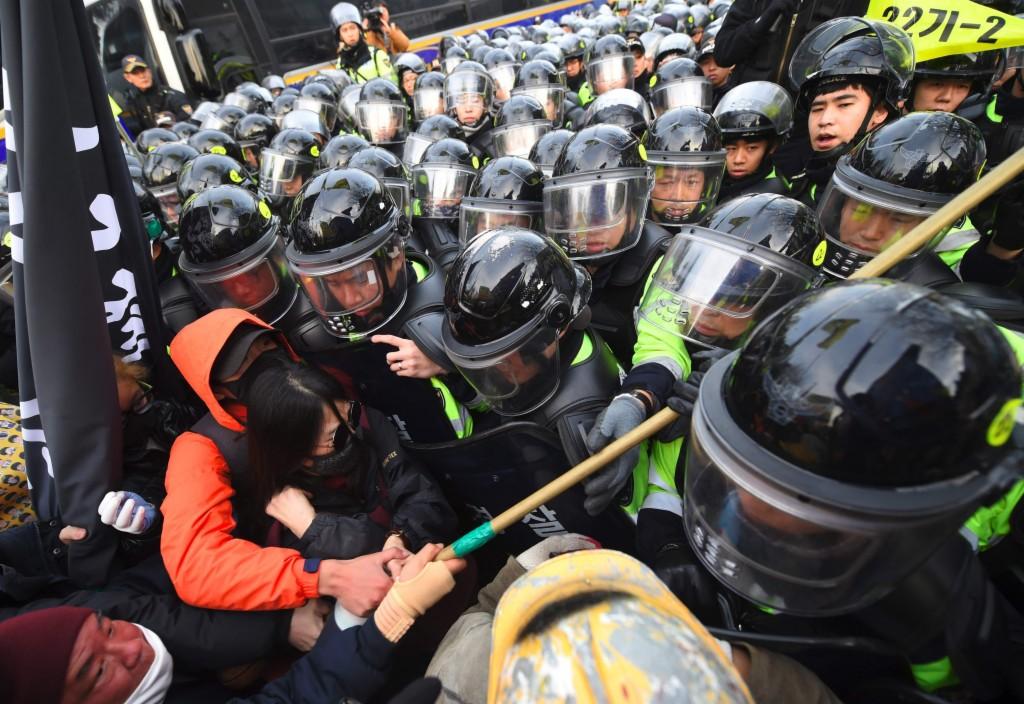 惊！韩国警方最高警戒，弹劾宣判日恐现惊天变局！